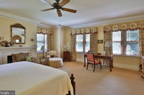 455 Chestnut Hill Ave, Philadelphia PA 19118-2712 exterior