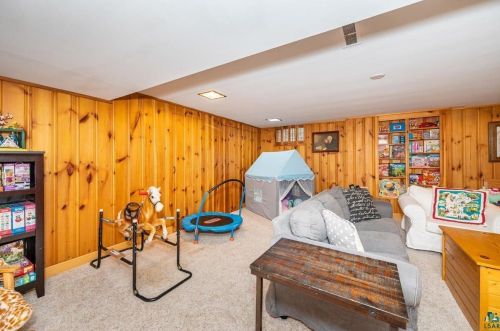 4002 Superior St, Duluth MN 55804-2172 exterior