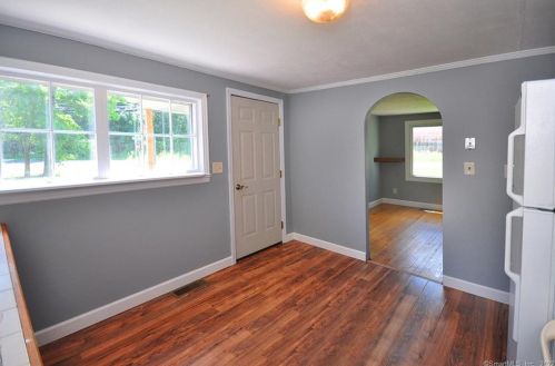 184 St, Windsor CT 06095-2412 exterior