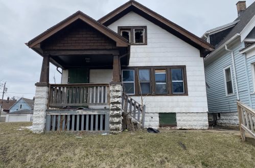 3014 27th St, Milwaukee, WI 53215-3664