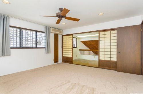 1572 Kalakaua Ave, Honolulu HI  96826-2401 exterior