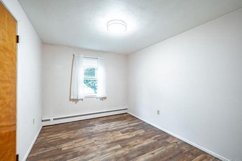 17 Arthur Ave, Enfield CT 06082-2502 exterior