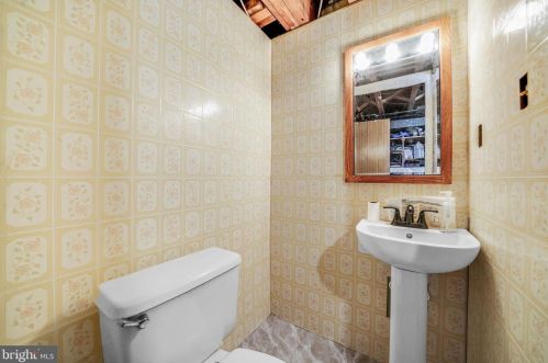 124 Beechwood Rd, Chester PA 19015-3211 exterior