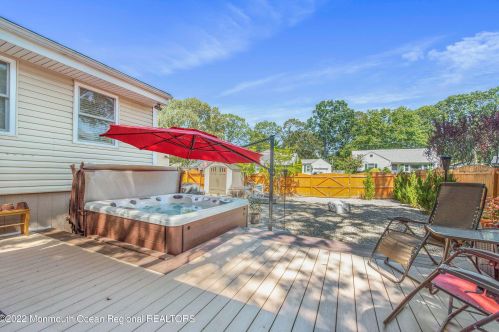 328 Barbara Dr, Point Pleasant Beach NJ 08742-2108 exterior