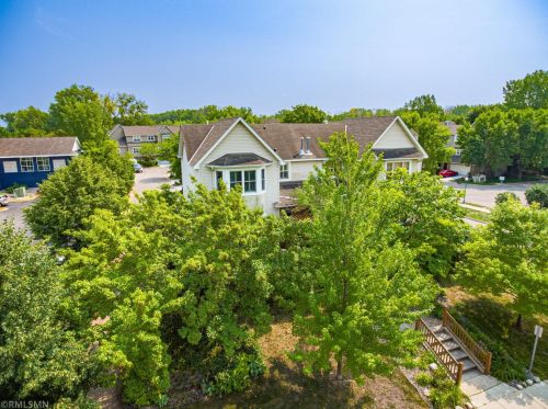 11 River Bend Pl, Chaska, MN 55318-3302