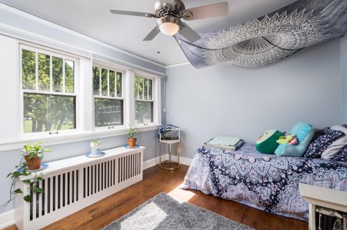 5925 Lk Dr, Milwaukee WI 53217-4629 exterior