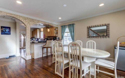 24 Vondran St, Huntington Station NY 11746-2548 exterior