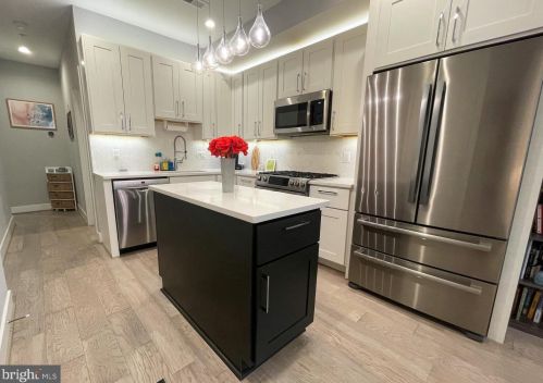 711 15th St, Washington, DC 20003-3020