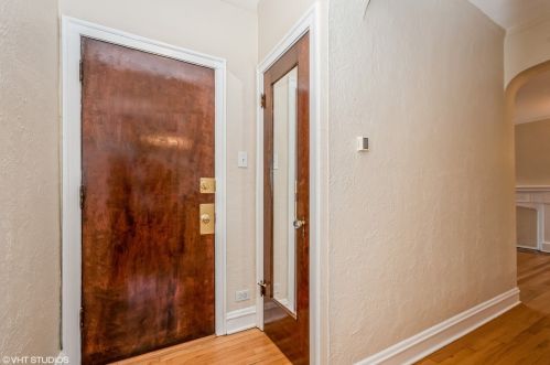 2018 Greenleaf Ave, Chicago IL 60645-3542 exterior