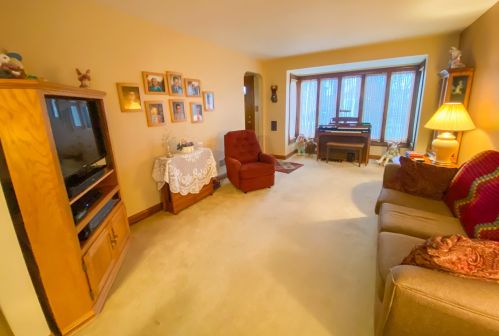 11024 Lawndale Ave, Chicago, IL 60655-3315