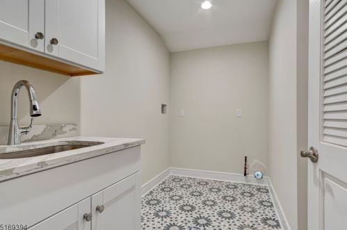 29 Hickory Pl, Livingston NJ  07039-3614 exterior