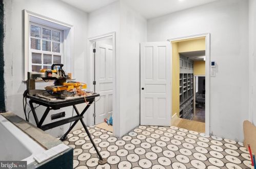 600 23rd St, Philadelphia PA  19130-3135 exterior