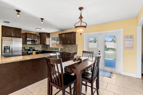 2032 Hideaway Cir, Fort Pierce FL 34952-4802 exterior