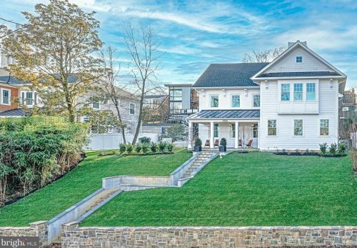 2226 King St, Alexandria, VA 22301-2726