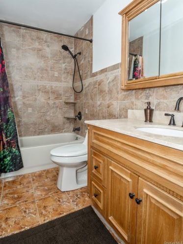 7 Mnr Mews, Middletown NY 10940-3549 exterior