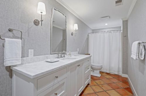 2817 Dover Rd, Atlanta GA 30327-1209 exterior