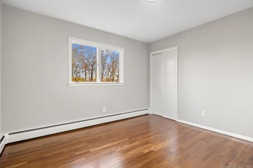 32 Fairview Dr, Farmington CT 06032-2517 exterior