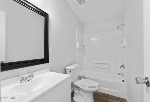 18042 3 St, Phoenix AZ 85004-2018 exterior