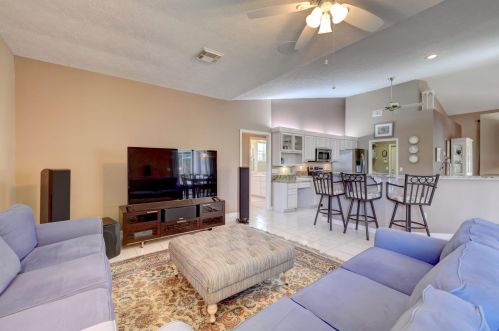 2885 Eagle Dr, Fort Pierce FL 34951-2374 exterior