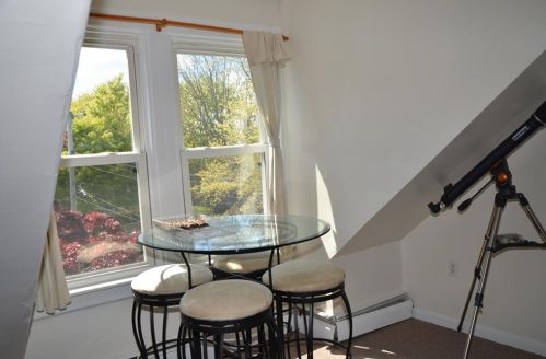 90 Gibbs Ave, Middletown RI 02840-2239 exterior