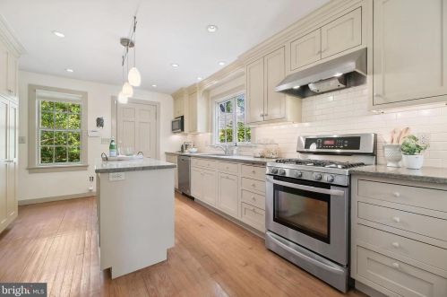 2775 Main St, Trenton NJ 08648-1037 exterior