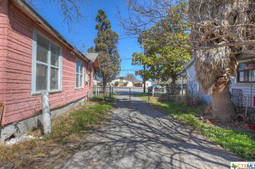 714 Division Ave, San Antonio TX 78225-2500 exterior