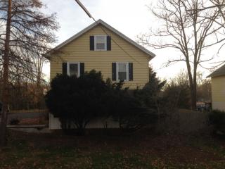 88 Hamilton Rd, Millstone NJ  08844-4670 exterior