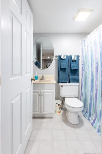 35 Red Oak Hl, Torrington CT 06790-8080 exterior