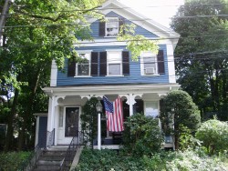 370 Austin St, Newton, MA 02465-2527