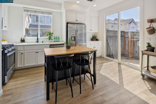 1321 Tapestry Ln, Concord CA 94520-3965 exterior