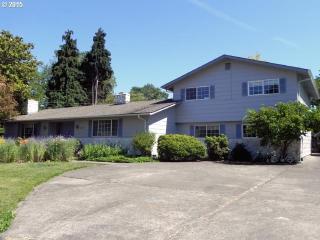 2439 Quince St, Eugene OR  97404-2086 exterior