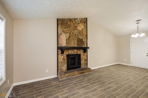 6096 Creekford Dr, Lithonia GA  30058-7959 exterior