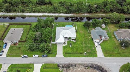 294 Ridgecrest Dr, Fort Pierce FL  34953-8303 exterior