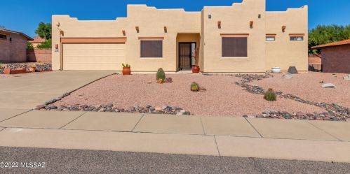 802 Belltower Dr, Green Valley AZ 85614-3268 exterior