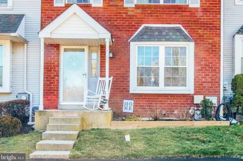 60 Victoria Dr, Chester, PA 19014-1549