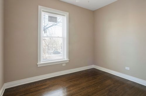 6501 Eberhart Ave, Chicago IL 60637-3205 exterior