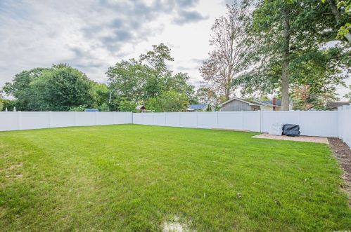 20 Grand Hvn Dr, Commack NY 11725-3126 exterior