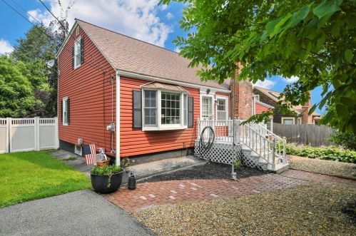 35 Ivernia Rd, Worcester MA 01606-1423 exterior