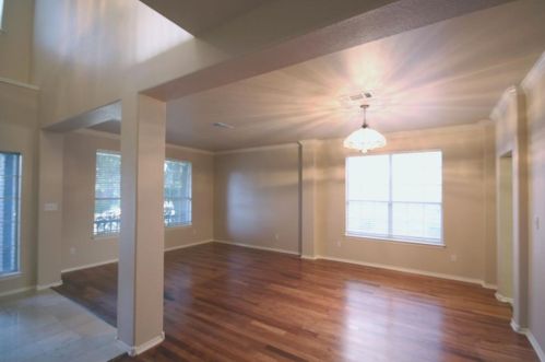 1616 Chasewood Dr, Austin TX  78727-3304 exterior