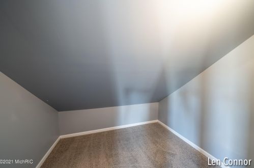 1921 Douglas Ave, Kalamazoo MI 49007-1638 exterior