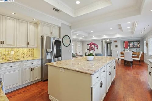 1870 Elinora Dr, Concord CA 94523-2815 exterior