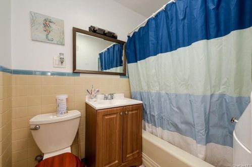 832 Swinton Ave, Bronx NY 10465-1920 exterior