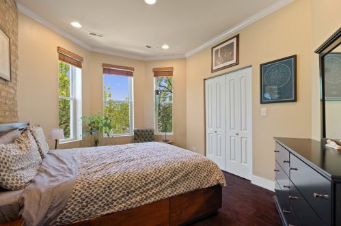 3009 Belden Ave, Chicago IL 60647-2804 exterior