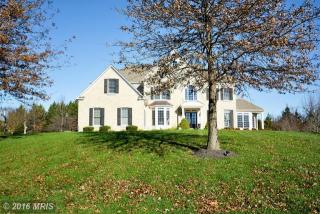 10496 Dunn Meadow Rd, Vienna, VA 22182-1327