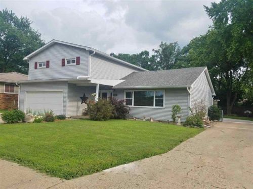 2004 Willow St, Pekin, IL 61554-3046