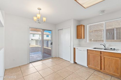 8238 Placita Del Parque, Tucson AZ  85747-5244 exterior