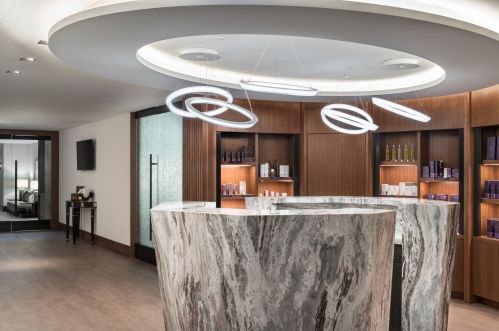 180 Pearson St, Chicago IL  60611-2130 exterior