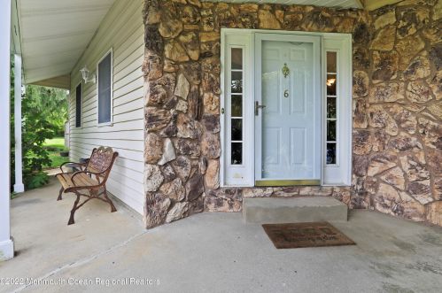 6 Eunice Ln, West Long Branch NJ  07764-1582 exterior