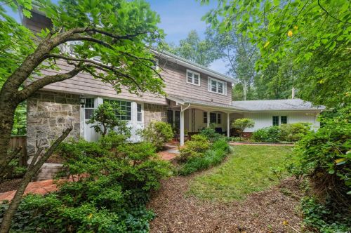 20 Buckingham Dr, Huntington Station, NY 11746-5410