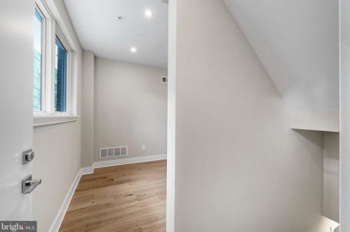 2605 Annin St, Philadelphia, PA 19146-3820